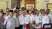 Tim Hukum AMIN Soroti Pengerahan Bansos dan "Pork Barrel Politics" Jokowi. (Suara.com/Yaumal).