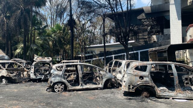 Pasca Kebakaran di Kantor DPRD Makassar Usai Dibakar Massa. Amnesty Indonesia Soroti Instruksi "Tembak di Tempat": Negara seharusnya evaluasi kebijakan, bukan malah represi. Amnesty menilai instruksi Tembak Massa adalah, respons keliru atas Kemarahan Rakyat. (Photo: Istimewa)