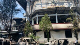 FOTO: Pasca Kebakaran di Kantor DPRD Makassar Usai Dibakar Massa 