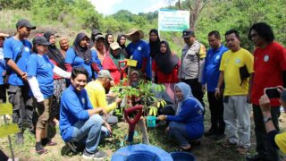 PLN UIP Sulawesi Tanam 600 Pohon Hidupkan Kembali Lahan Tidur 3 Hektare di Pohuwato