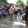 Warga Cinta Mulya Gotong Royong Melakukan Pengecoran Jalan Cipasir Sepanjang 130 Meter