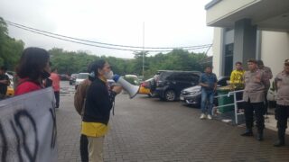 Dugaan Malpraktik di RSUD CAM Kota Bekasi, Seniwati: Anak Saya Harus Pulih!