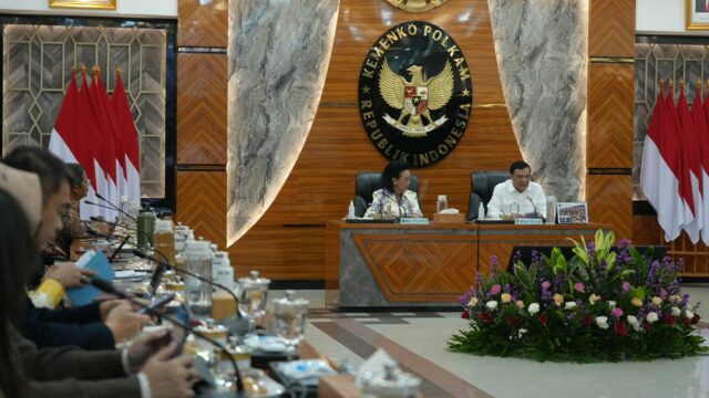 Rapat Konsultasi antara Pimpinan dan Anggota DPD RI Sub Wilayah Barat II dan Menko Polkam di Kantor Kemenko Polkam, Jakarta, Selasa (10/2/2026)